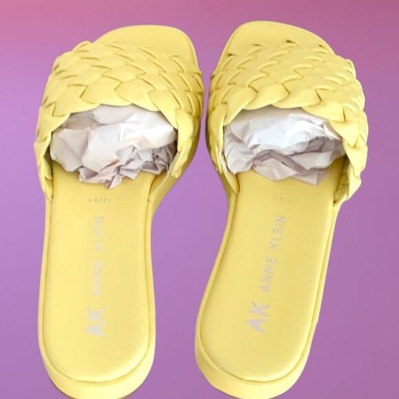 ANNE KLEIN NEW IN BOX AKTOMISINA SANDAL SLIDE SHOE 8M YELLOW - Picture 4 of 9